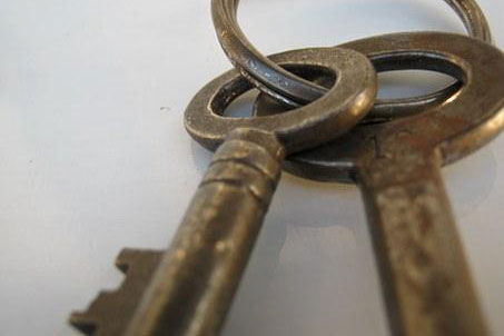 Vollbartschlüssel und Stahl Gussschlüssel  gebohrt (Halmschlüssel)