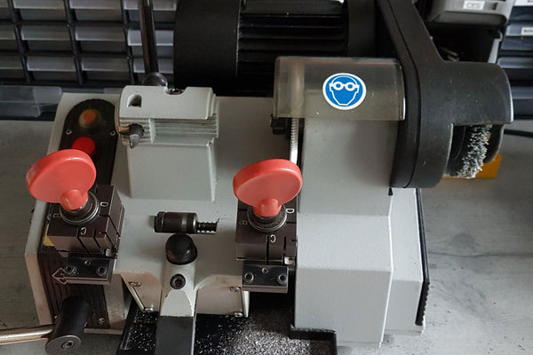 Keine Schlüsselmaschine ? Wir bearbeiten auch Ihre Schlüsselrohlingen.