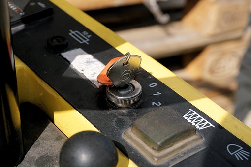 Schlüssel für Baumaschinen und Flurförderfahrzeuge wie Gabelstapler